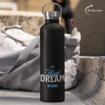 Bouteille D'eau Vol à rêve élevé plus haute aéronautique Inspirati<br><div class="desc">Embarquez pour un voyage élégant avec la collection "Fly High,  Dream Higher" Aviation Inspirational Typography. Ajustez non seulement votre garde-robe mais aussi vos accessoires de voyage. Parfait pour les amateurs de gymnastique,  les amateurs de gym et les explorateurs de tous les jours. ✈️</div>