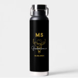 Bouteille D'eau Western Country Cowboy Mariage Monogram Groomsmen<br><div class="desc">Cadeaux personnalisés pour les groomsmen et le meilleur homme avec le vieux cowboy occidental. Décoré de casquette de cowboy avec police vintage occidentale. Le texte et la couleur sont modifiables à l'aide de l'outil de conception pour s'adapter à votre occasion. Obtenez ce cadeau de personnaliser pour les mariages, les célibataires,...</div>
