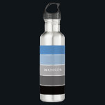 Bouteille D'eau Winter Blues Colorblock Nom personnalisé<br><div class="desc">Ce design coloré et moderne dispose d'un motif en bloc couleur dans les tons bleus avec votre nom personnalisé</div>
