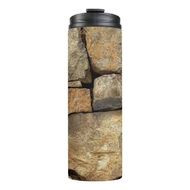 Bouteilles Isothermes A stone wall made of cobblestones background textu (Devant)
