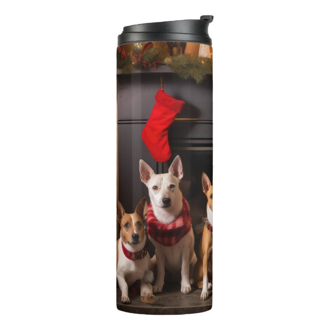 Bouteilles Isothermes Basenji au coin du feu de Noël (Tourné sur la gauche)