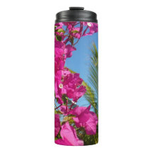Bougainvilliers et palmiers paysage tropical