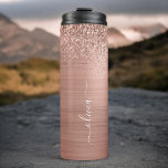 Bouteilles Isothermes Brushed metal rose Gold Pink Glitter Monogram<br><div class="desc">Rose Gold - Blush Pink Faux Foil Parties scintillant à étincelles métalliques brossé Monogramme en métal Nom Buisson Tumbler. Cela rend le cadeau parfait pour 16 ans,  mariage,  douche nuptiale,  anniversaire,  baby shower ou bachelorette pour quelqu'un qui aime le luxe glam et les styles chic.</div>