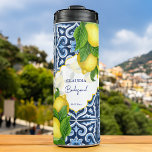 Bouteilles Isothermes Cadeaux de demoiselles de Bridesmaid en faveur tui<br><div class="desc">Cadeaux de demoiselles Bleu carreaux et citron Amalfi Positano soirée de mariée de style méditerranéen favorise le nom personnalisé tondeuse thermique,  style marocain frontière sculptée. Faites un beau cadeau de conservation pour vos invités spéciaux.</div>