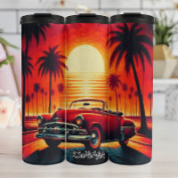 Coucher de soleil rétros avec convertible classiqu