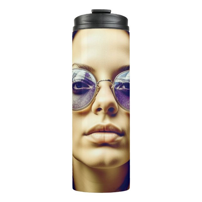 Bouteilles Isothermes Dame cool avec reflet dans ses lunettes de soleil (Devant)