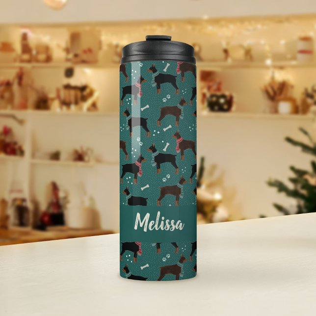 Bouteilles Isothermes Dobermans rouges et noirs dans Scarves Motif d'hiv (Winter Dobermans Thermal Tumbler )