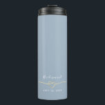 Bouteilles Isothermes Dusty Blue Bridesmaid Mariage<br><div class="desc">Simple,  élégant,  minimaliste personnalisé mariage bleu foncé bridesmaid cadeau tumbler thermique,  avec un coeur de corde en or faux et script de calligraphie moderne.</div>