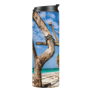 Bouteilles Isothermes Filets de pêche séchant sur la plage