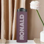 Bouteilles Isothermes Générer une typographie moderne Nom personnalisé<br><div class="desc">Gardez les boissons chaudes et froides froides avec ce tondeuse thermique à la mode et isolée qui est une couleur aubergine avec le nom imprimé dans la typographie blanche et moderne. Modifiez votre tondeuse thermique et remplacez le nom par le nom souhaité. Parfait pour un cadeau d'anniversaire, cadeau de marionnettiste...</div>