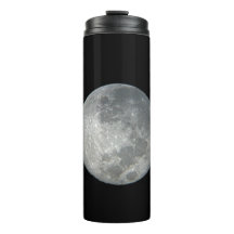 Gros plan sur la pleine lune dans le ciel nocturne