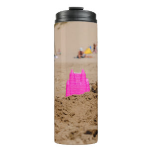 Bouteilles Isothermes Jouet de château rose en bord de mer en journée