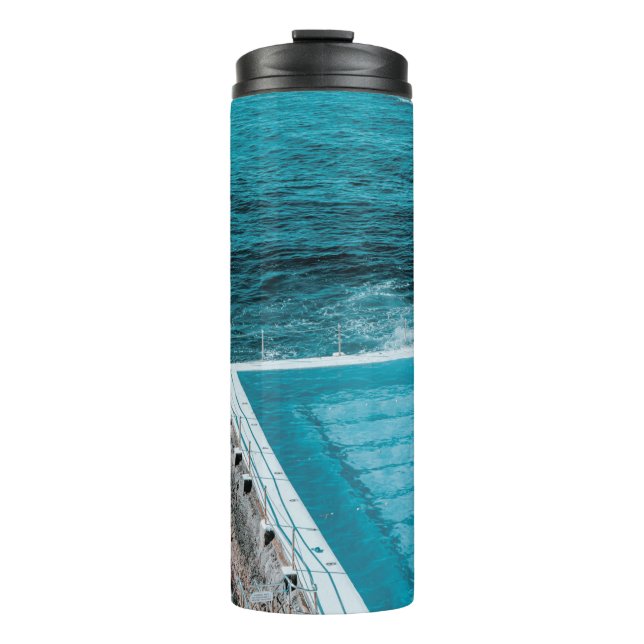 Bouteilles Isothermes La piscine près de la mer (Devant)