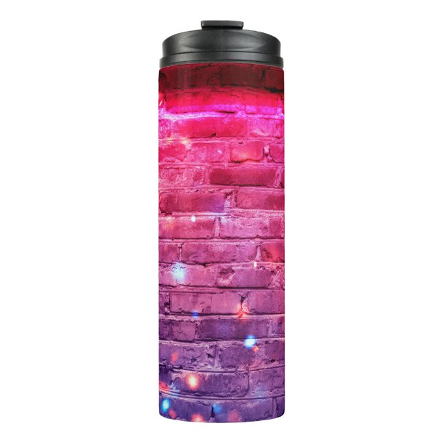 Bouteilles Isothermes Lumière néon : mur de brique vide. (Devant)