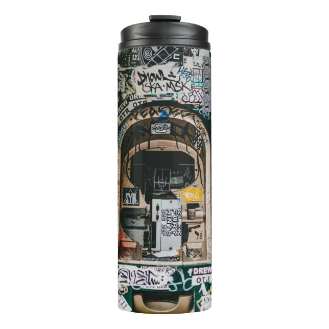 BOUTEILLES ISOTHERMES MACHINE ATM AVEC GRAFFITI (Devant)