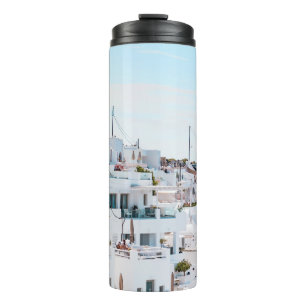 Bouteilles Isothermes Maisons en béton blanc sous ciel bleu en journée