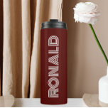 Bouteilles Isothermes Maroon Modern Typography Nom personnalisé<br><div class="desc">Gardez les boissons chaudes et froides à froid avec ce tondeuse thermique isolée qui est couleur marron avec le nom imprimé dans la typographie blanche et moderne. Modifiez votre tondeuse thermique et remplacez le nom par le nom souhaité. Parfait pour un cadeau d'anniversaire,  cadeau de marionnettiste mariage,  etc.</div>