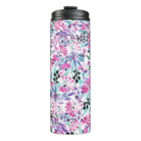 Motif incomparable de fleurs et de baies violettes