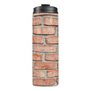 Bouteilles Isothermes Mur de briques rouges le matin