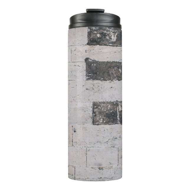 Bouteilles Isothermes Mur en ciment gris (Devant)