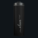 Bouteilles Isothermes Noir Blanc Moderne Minimaliste Élégant Monogramme<br><div class="desc">Découvrez notre collection minimaliste moderne de monogrammes noirs et blancs : Faites preuve de simplicité et de sophistication grâce à nos designs minimalistes, conçus pour élever votre style sans effort. Réalisée avec un oeil attentif pour l'esthétique moderne, cette collection présente des motifs noirs et blancs épurés accentués par des monogrammes...</div>