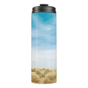 Bouteilles Isothermes Pelouse verte sous ciel bleu