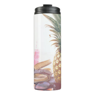 Bouteilles Isothermes Photographie minimaliste de l'ananas près des sand