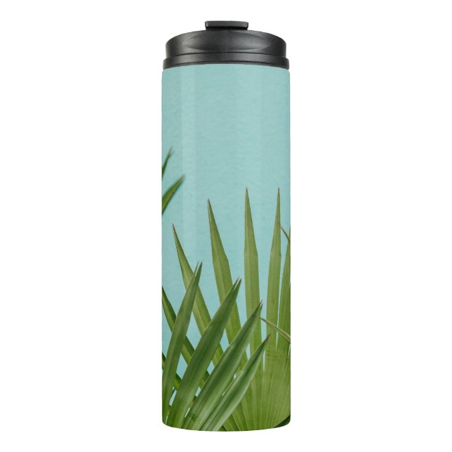 Bouteilles Isothermes Plante de palmier vert près du plan d'eau (Devant)