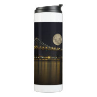 Pleine lune sur le pont Bay