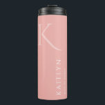 Bouteilles Isothermes Simple Rose Monogramme Personnalisé Maid of Honor<br><div class="desc">Cette simple domestique d'honneur rose tumbler présente le nom de la bonne d'honneur,  et monogramme. Vous pouvez facilement changer les couleurs de l'arrière - plan et des polices pour correspondre à votre événement si vous le souhaitez. Idéal aussi pour une femme de chambre,  mère du marié et plus.</div>