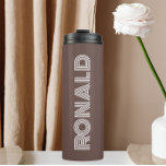 Bouteilles Isothermes Taupe Typographie moderne Nom personnalisé<br><div class="desc">Gardez les boissons chaudes et froides froides avec ce tondeuse thermique à la mode et isolée qui est une couleur taupe avec le nom imprimé dans la typographie blanche et moderne. Modifiez votre tondeuse thermique et remplacez le nom par le nom souhaité. Parfait pour un cadeau d'anniversaire, cadeau de marionnettiste...</div>