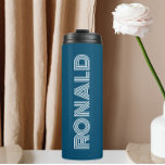 Bouteilles Isothermes Typographie moderne bleu turquoise Nom personnalis<br><div class="desc">Gardez les boissons chaudes et froides froides avec ce tondeuse thermique à la mode et isolée qui est une couleur bleue turquoise avec le nom imprimé dans la typographie blanche et moderne. Modifiez votre tondeuse thermique et remplacez le nom par le nom souhaité. Parfait pour un cadeau d'anniversaire, cadeau de...</div>