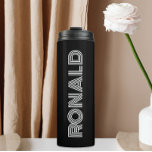 Bouteilles Isothermes Typographie moderne noire Nom personnalisé<br><div class="desc">Gardez les boissons chaudes et froides froides avec ce tondeuse thermique à la mode et isolée qui est noir avec le nom imprimé dans la typographie blanche et moderne. Modifiez votre tondeuse thermique et remplacez le nom par le nom souhaité. Parfait pour un cadeau d'anniversaire, cadeau de marionnettiste mariage, etc....</div>