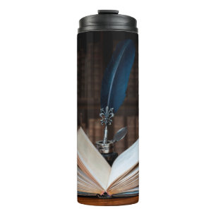 Bouteilles Isothermes Vieux livres, stylo à talons et encre vintage sur