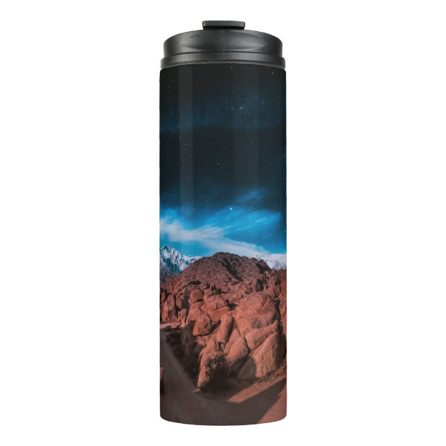 BOUTEILLES ISOTHERMES VOITURE NOIRE PRÈS DES FORMATIONS DE ROCHE (Devant)