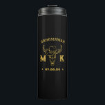 Bouteilles Isothermes Wild West Cowboy Personnalisé Monogramme Groomsmen<br><div class="desc">Cadeaux personnalisés pour les groomsmen et le meilleur homme avec le vieux cowboy occidental. Décoré de casquette de cowboy avec police vintage occidentale. Le texte et la couleur sont modifiables à l'aide de l'outil de conception pour s'adapter à votre occasion. Obtenez ce cadeau de personnaliser pour les mariages, les célibataires,...</div>