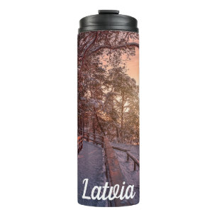Bouteilles Isothermes Winter sunset in pine forest near sea