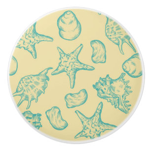 Bouton De Porte En Céramique Arrière - plan avec des coquilles. 2 tirés par l