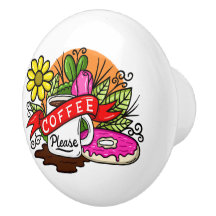 Café de tatouage coloré et beignets