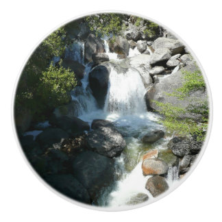 Bouton De Porte En Céramique Cascade Falls dans le parc national de Yosemite