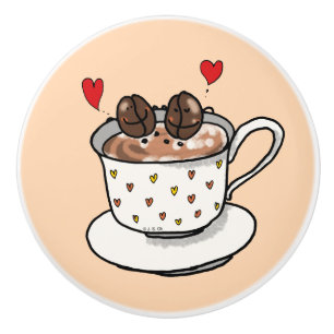 Bouton De Porte En Céramique de mignons haricots à café dans une tasse de caf
