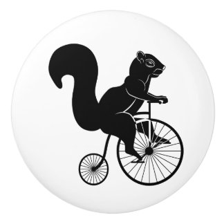 Bouton De Porte En Céramique Écureuil sur le vélo vintage