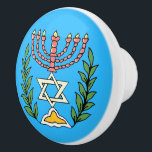 Bouton De Porte En Céramique Persian Magen David Menorah<br><div class="desc">Cette image a été adaptée à partir d'un carrelage juif perse antique et présente une menorah avec un Magen David (Étoile de David) encadré de branches d'olivier. Les imperfections de l'image originale peinte à la main ont été conservées.</div>