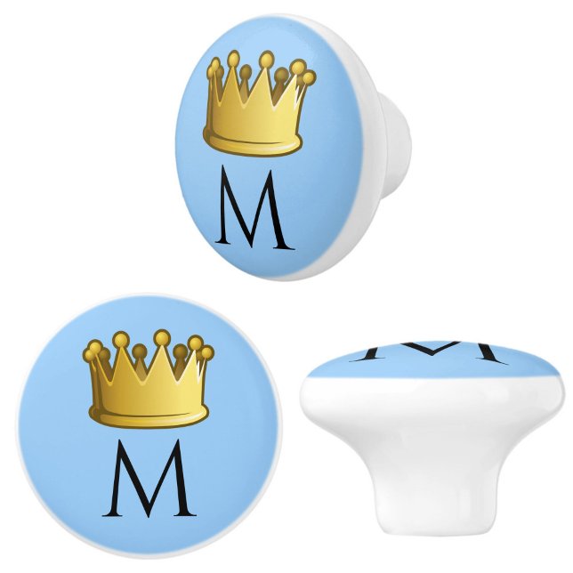 Bouton De Porte En Céramique Regal Monogramme Couronne Poudre Bleu (Add regal charm to your space with these baby blue monogram initial crown knobs!)