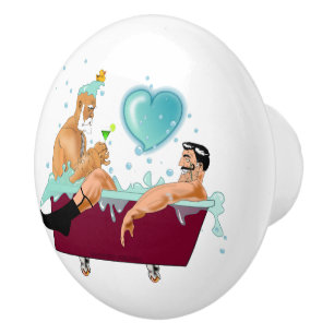Bouton De Porte En Céramique SlipperyJoe's deux gays hommes aiment la baignoire