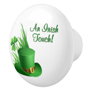 Bouton De Porte En Céramique Un chapeau de lutin à touche irlandaise dans l'her