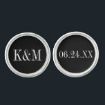 Boutons De Manchette Élégant Mariage noir et blanc Monogramme Groom<br><div class="desc">La conception personnalisée de la liaison de mariage pour le marié comporte un monogramme des initiales du couple et de la date du mariage. Les couleurs de texte en noir arrière - plan et blanc peuvent être modifiées pour être coordonnées avec n'importe quel jeu de couleurs mariage.</div>