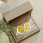 Boutons De Manchette Monogramme stylisé couleur or jaune uni<br><div class="desc">Une paire de liants ronds et argentés sterling pour homme à la mode, assortis à sa tenue, avec une couleur jaune doré tendance et son nom imprimé en lettres coques blanches et supérieures et superposé avec des initiales blanches et stylisées. Personnalisez vos liens de menu en modifiant et remplaçant le...</div>