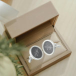 Boutons De Manchette Monogramme Stylisé gris foncé<br><div class="desc">Une paire de liants ronds et argentés sterling pour l'homme à la mode, assortis à sa tenue qui ont une couleur gris foncé avec son nom imprimé en lettres coques blanches et supérieures et superposées avec des initiales blanches et stylisées. Personnalisez vos liens de menu en modifiant et remplaçant le...</div>