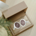 Boutons De Manchette Taupe couleur solide Stylisé Monogramme<br><div class="desc">Une paire de liants ronds et argentés sterling pour l'homme à la mode, assortis à sa tenue, avec une couleur taupe tendance et son nom imprimé en lettres coques blanches et supérieures et superposé avec des initiales blanches et stylisées. Personnalisez vos liens de menu en modifiant et remplaçant le nom...</div>